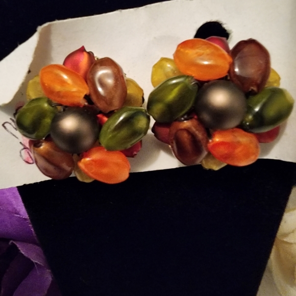 Vtg Cĺip On Earrings Marked Hong Kong Faux Pearls Multi Colors Orange Green Blk - Picture 2 of 5